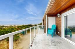 Luxurious Oceanfront House with Ocean Views and Beach Access Dogs OK