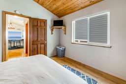 Luxury Dog Friendly Home with Ocean Views Gas Fireplace Jetted Tub Deck