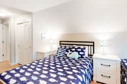 Creekside Home 5 Blocks from the Beach with Fireplace Deck Firepit Fast WiFi