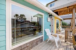 Ocean view cabin with deck and beach access dog friendly