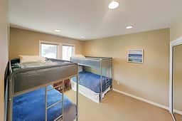 Expansive Beach Retreat 2 Decks and Balcony Corner Lot 50 to Ocean
