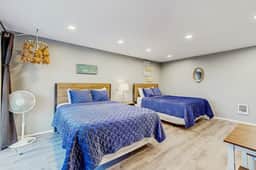 Ideally Located Room Near Downtown and the Beach Dog Friendly