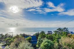 Oceanview Condo with Full Kitchen Balcony Beach Access Nearby