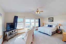 Dog friendly townhouse with WiFi across street from beach with ocean views