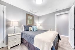 Six Dog Friendly Rooms with Full Kitchens and Kitchenettes Walk to the Beach