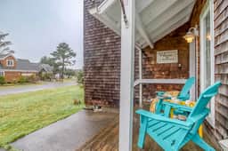 Inviting house near the beach with private hot tub and game room