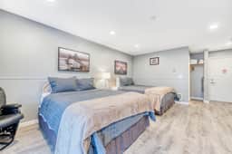 Eight Dog Friendly Rooms with Kitchens and Kitchenettes Walk to Downtown and Beach