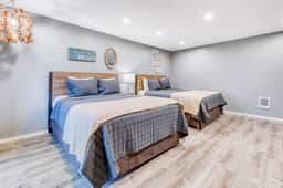 Eight Dog Friendly Rooms with Kitchens and Kitchenettes Walk to Downtown and Beach
