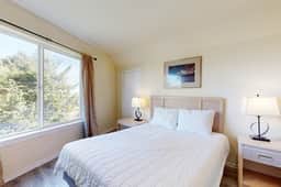Private Hillside Condo in the Heart of Lincoln City Dog Friendly