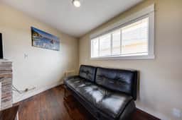 Upper Level Condo with Private Balcony and Nearby Beach Access Dog Friendly