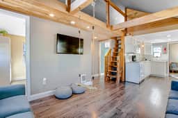 Adorable dog friendly hideaway with free WiFi private washer dryer and firepit