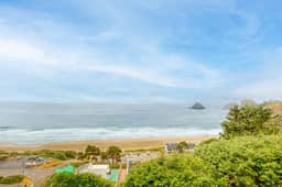 Beautiful and dog friendly ocean views with a private patio