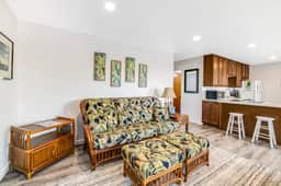 Oceanfront home with sunny deck WiFi and washer dryer