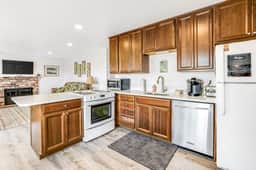 Oceanfront home with sunny deck WiFi and washer dryer