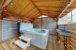 Dog friendly beach house with two full kitchens a private hot tub and Ping Pong