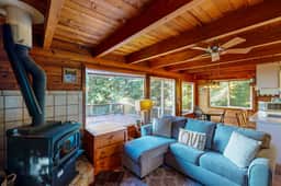 Dog friendly cabin with ocean view fast WiFi fireplace and washer dryer