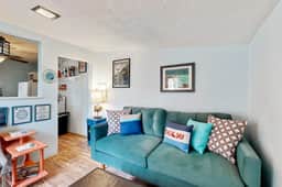 Charming house with full kitchen and yard near the beach dogs OK