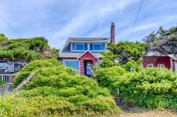 Convenient Home with Ocean View and Great Location Close to Beach Access Town