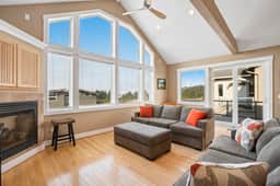 Dog friendly beach home ideal for entertaining with 2 fireplaces and great kitchen