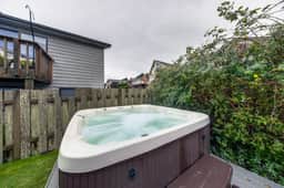 Cheerful home with ocean views private hot tub and gas grill walk to the beach