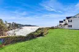 Comfortable ocean view condo with easy access to downtown