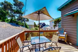 Home near the ocean with beach access washer dryer decks two dogs welcome