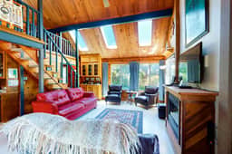 Home near the ocean with beach access washer dryer decks two dogs welcome
