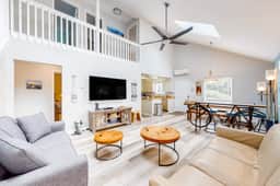 Enchanting home near the coast with hot tub full kitchen and washer dryer