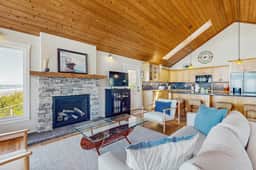 Bella Beach home with ocean view gas fireplace beach access and private hot tub