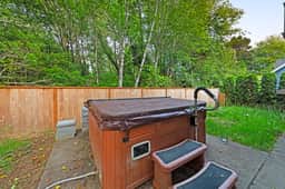Dog friendly home with enclosed yard game room private hot tub near the beach