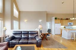 Beautiful home on the ocean with beach views deck bbq WiFi and streaming