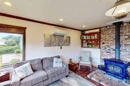 Sullishak Ocean View Cabin 450 Feet to the Beach Walk to Local Market and Caf