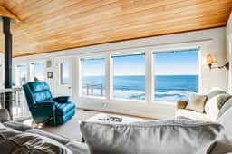 Dog friendly oceanfront home with views fireplace hot tub and washer dryer