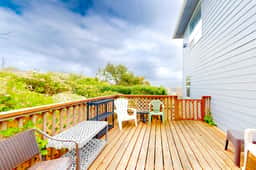 Comfy beach home with ocean views free WiFi private washer dryer and deck