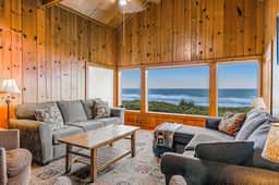 Coastal gem with ocean views easy walk to beach and WiFi