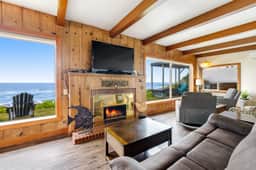 Charming Oceanfront House with Gorgeous Water Views and Beach Access