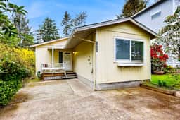 Cozy Dog-Friendly, Family Retreat Near the Beach
