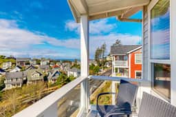 Beautiful and spacious oceanview home with hot tub and foosball table
