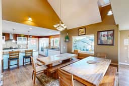 Huge Luxury Home with Game Room and Gourmet Kitchen