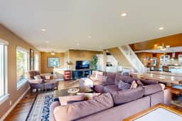 Huge Luxury Home with Game Room and Gourmet Kitchen