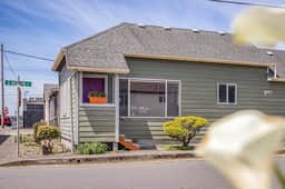 Cozy and Dog Friendly Cottage in the Heart of Rockaway Beach