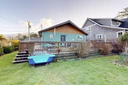 Two Blocks to Beach Vintage House with Tranquil Garden