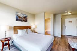 Lower Level Ocean View Studio Close to the Beach Dogs Welcome