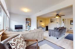 Ocean view home with prime walkable location near beach and town 2 dogs OK