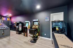 Everything Remodeled Water View Private Hot Tub WiFi Game Room