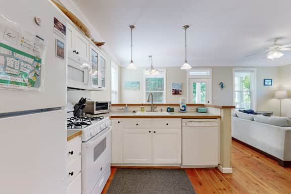 Bella Beach Home with private hot tub walk to beach park and cafe