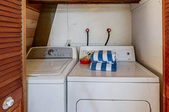 Fun and Unforgettable Beach House Dog friendly with a Great Location