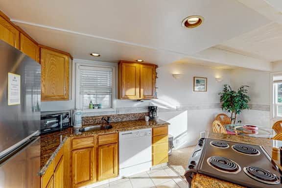 Elegant Condo with Beautiful Ocean Views and Nearby Beach Access