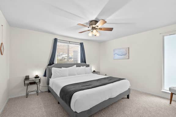 Gorgeous Retreat with Separate Cottage Private Hot Tub and Close Beach Access