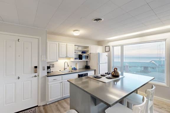 Cozy Ocean-View Condo Near Beach & Coastal Events